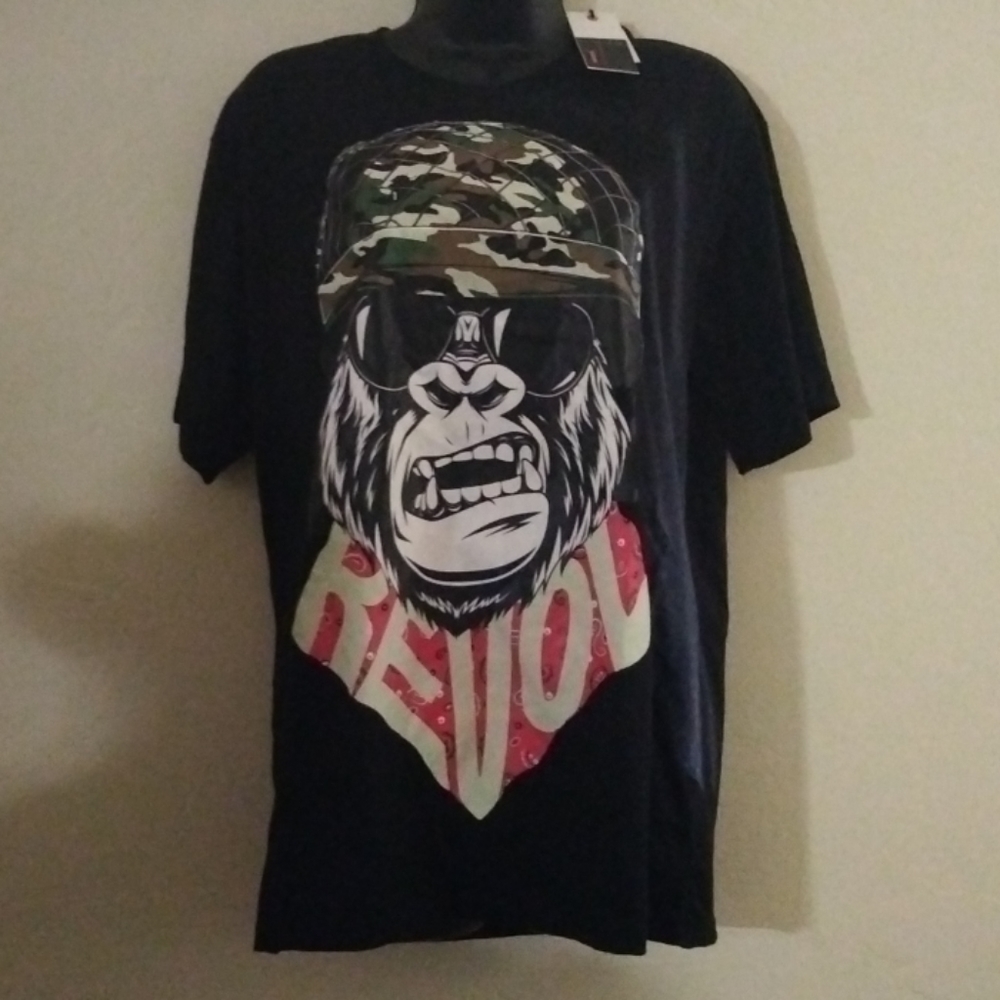 Men's size medium graphic tee